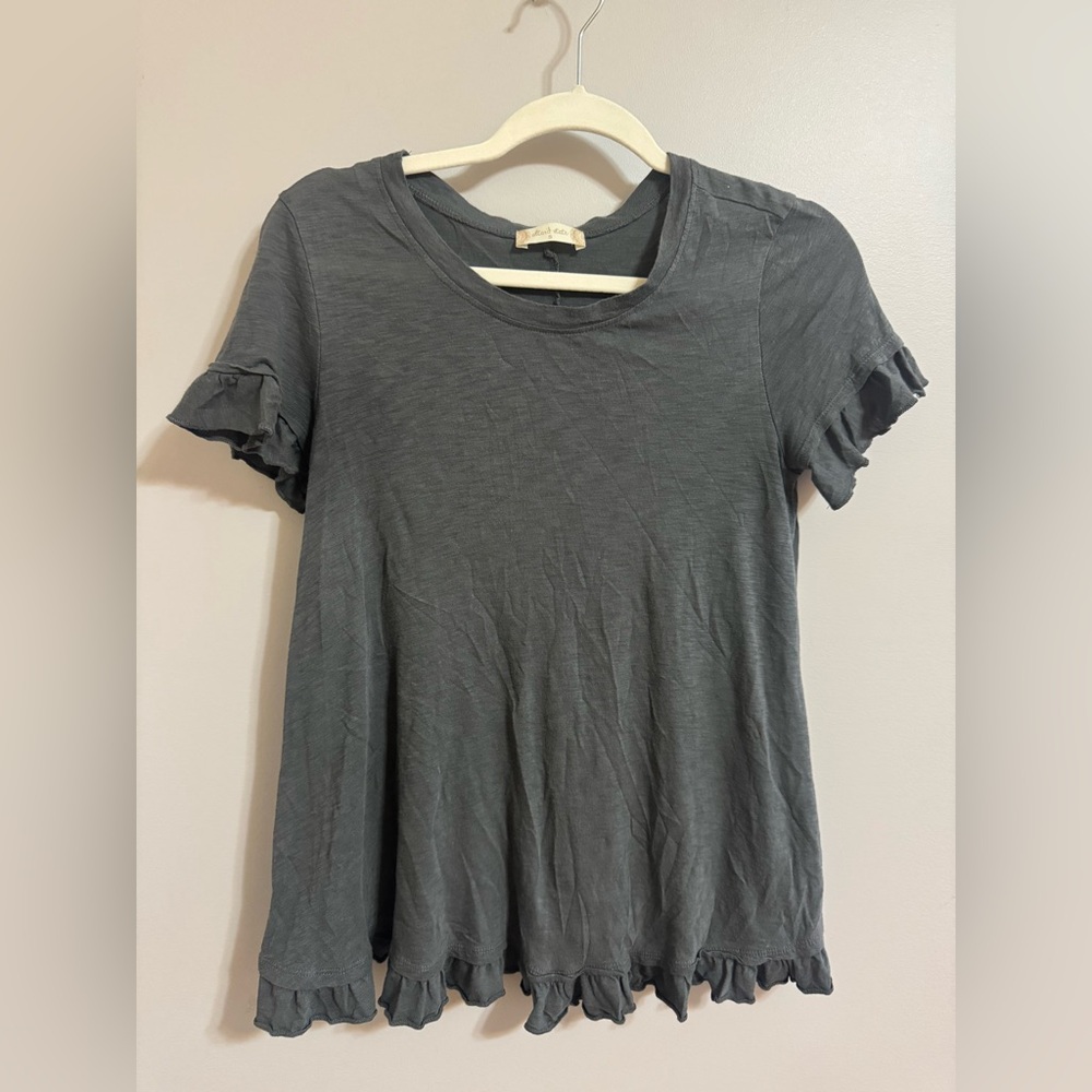 Altar'd State‎ Charcoal Ruffle Sleeve Tee size small
